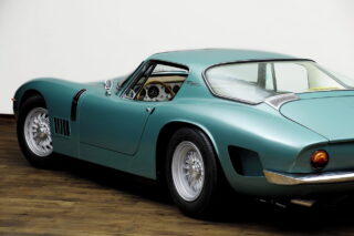 BIZZARRINI’S LIFESTYLE MACHINE. Genuine automobile rarities of course have an exclusive nature but should also feature a touch of extravagance and eccentricity. Our new portfolio addition has all these attributes: a Bizzarrini GT Strada 5300. It is undoubtedly one of the most extraordinary automobiles of its time, created by the well-known car engineer Giotto Bizzarrini (Ferrari 250 GTO, Iso Grifo). The most eye-catching is the ultra-flat aluminium body, with a height of just 1.11 metres, designed by Giorgio Giugiaro at Bertone. For the drive train, Bizzarrini relied on solid, powerful US technology by a 5.3-litre V8 Chevrolet 327 Corvette engine with 355 hp.
Our 1968 example was delivered new to Germany with three known owners in a row. Later, in 2001 the sports car was rediscovered and its penultimate owner then realised an extensive, high-quality restoration and kept the sports car in his collection until 2023. As a result, this Bizzarrini is now in excellent condition, and its spectacular appearance will receive attention and admiration wherever it goes. We are mostly attracted by its sophisticated turquoise green metallic paint over cream-white interior with brown suede leather details. Let’s imagine driving this ultimate lifestyle machine of its era into the marina at Portofino or St. Tropez – what an exciting experience !
#bizzarrini #bizzarrini5300gt #classicdriver #classiccars #classiccartrader #drivetastefully #carpassion #carphotography